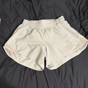 Lululemon shorts hotty hot-size 4, 4 inch